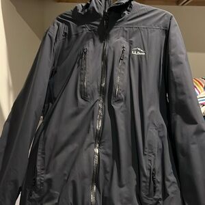 Men’s LLBean Medium Black Thin Insulated Winter Jacket. Like New Condition.